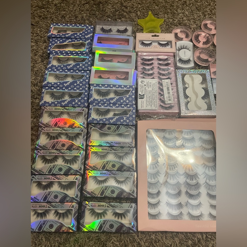 False Lashes 💓 - Picture 4 of 4